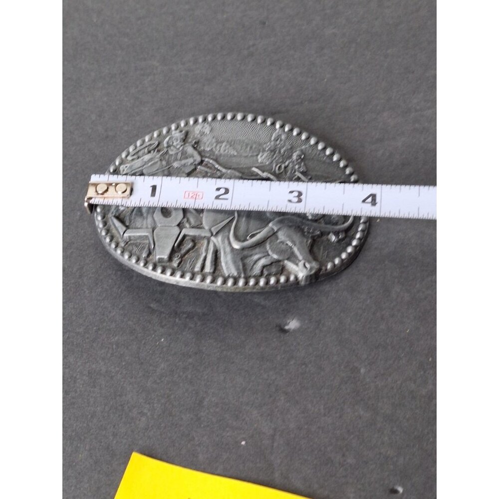 VINTAGE ZEE SERIES WESTERN BELT BUCKLE COWBOY ROPING A LONGHORN - Picture 2 of 4